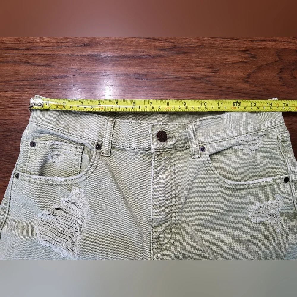 Urban Outfitters BDG Women's Green Dropped Waist Destroy High Rise Shorts, 26